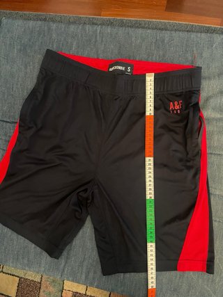 Pantaloncini sportivi Abercrombie S neri e rossi