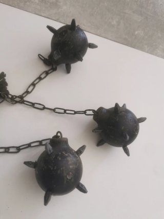 Mazzafrusto ornamentale in metallo e legno vintage
