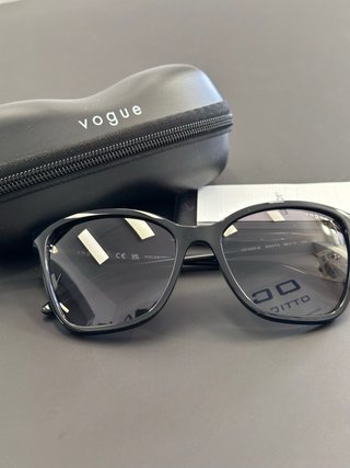 Occhiali da sole Vogue polarizzati neri