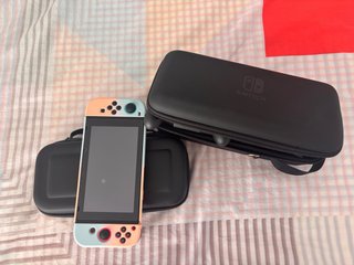 Nintendo Switch + 4 Juegos + fundas