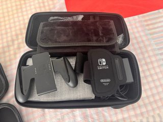 Nintendo Switch + 4 Juegos + fundas