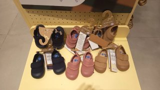 Zapatos Kiabi para bebé número 20. Tengo dos.