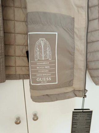 Chaqueta Guess ligera acolchada verde oliva