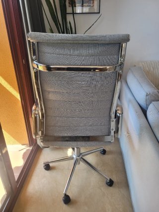 Silla de oficina gris