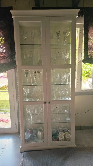 Vitrina de cristal y madera blanco roto
