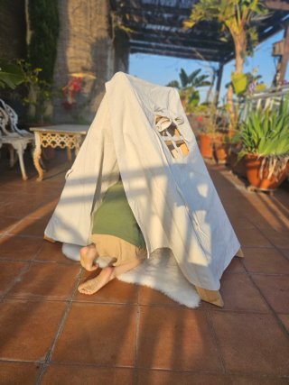 Cabaña infantil de tela y madera
