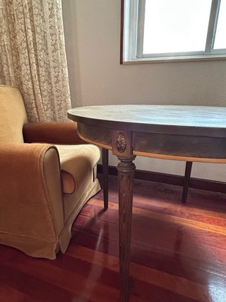 Juego de sillón y mesa auxiliar