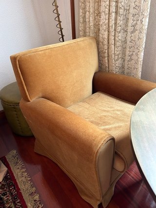 Juego de sillón y mesa auxiliar