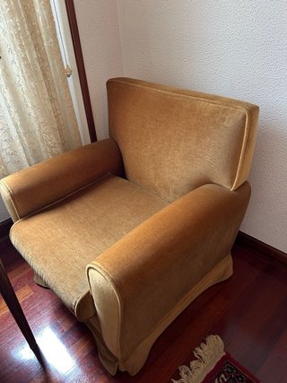 Juego de sillón y mesa auxiliar