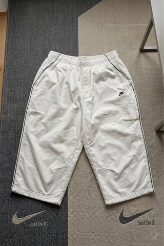 Jorts Nike bianchi stile Y2K