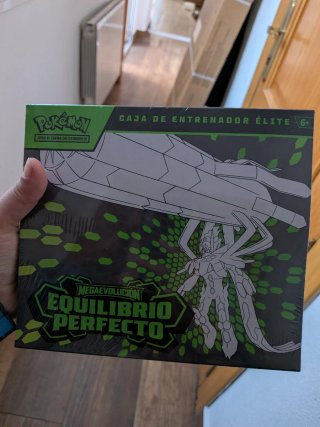 Caja Entrenador Élite Pokémon Equilibrio Perfecto