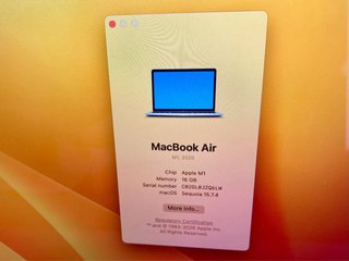 MacBook Air M1 13” 2020 con funda