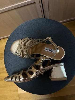 Sandalias doradas CHIKA Talla 37