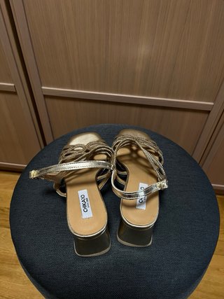 Sandalias doradas CHIKA Talla 37