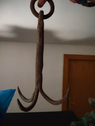 Gancho antiguo para pozos