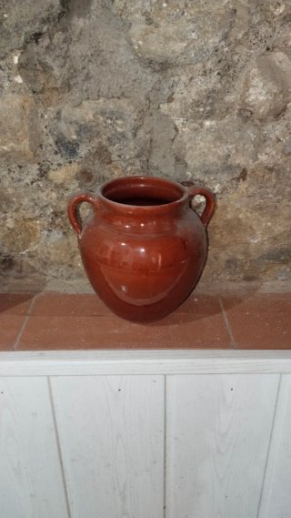 Orza de barro antigua