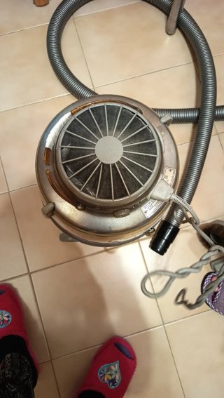 Aspirador Nilfisk con accesorios
