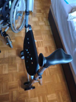 Andador Plegable con Asiento y Ruedas
