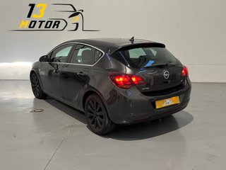 Opel Astra 2011