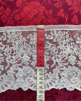 Encaje Bruselas Aguja Antiguo 160cm de largo.