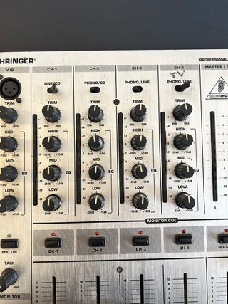 Mesa de mezclas Behringer DJX700