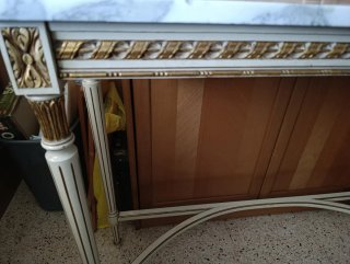 Consola de mármol y metal dorada