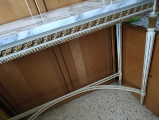 Consola de mármol y metal dorada