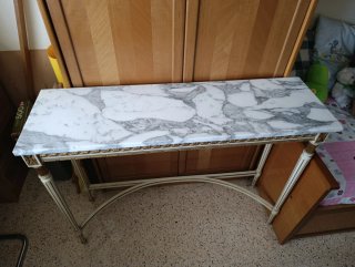 Consola de mármol y metal dorada