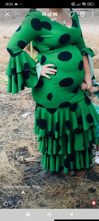 Traje de flamenca verde lunares negros