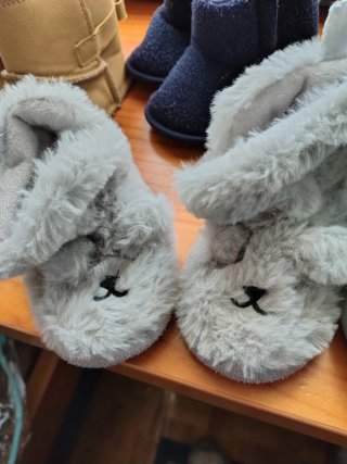 Lote calzado bebé: botitas, zapatillas y calcetine