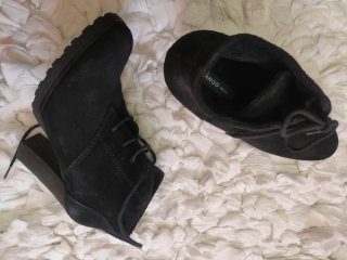 Botines tacón negros con cordones