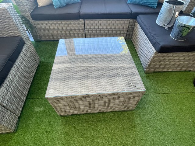 SET PARA JARDIN MESITA + 3 SILLAS