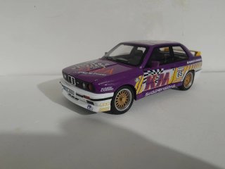 BMW E30 M3 Escala 1/24 Morado