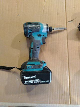 2 Atornilladores Makita imitacion y 2baterias 18V