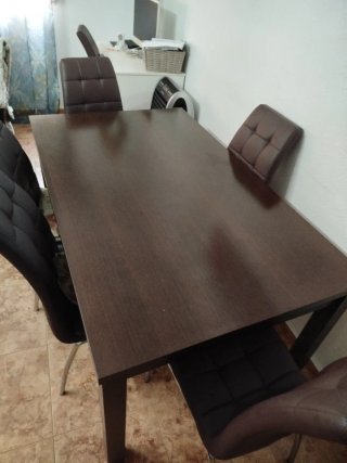 Mueble de salón blanco y marrón