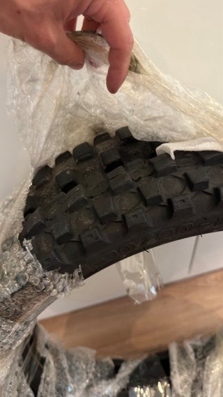 Ruedas michelin tracker 90/90/21 - 140/80/18