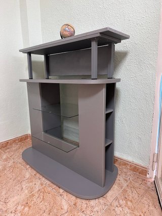 Mueble TV gris con cristal