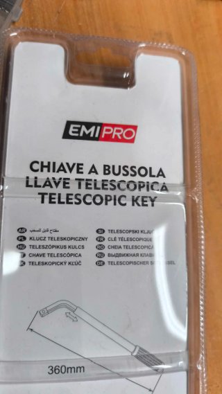 Llave telescópica extensible para ruedas