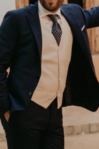 Chaleco de traje beige para boda