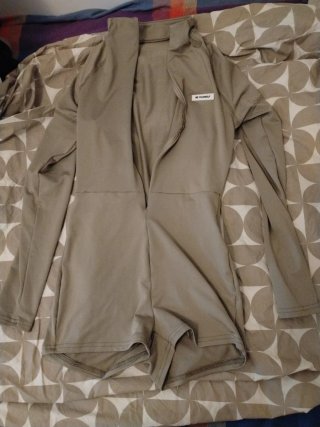Mono deportivo largo beige