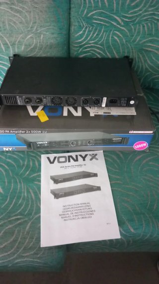Amplificador Vonyx VDA1000 2x 500W 1U