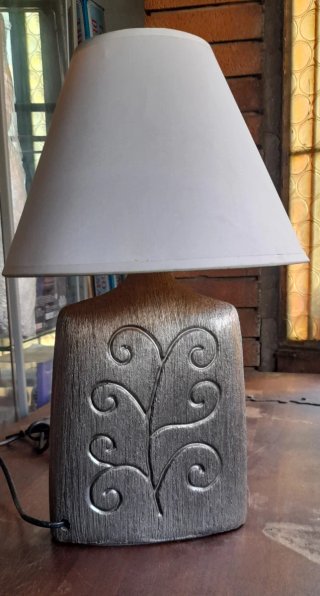 Lampada da tavolo in ceramica con paralume