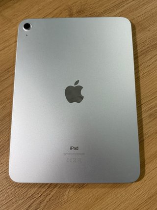 iPad 10 64GB + Logitech Combo Touch Plata