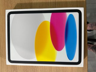 iPad 10 64GB + Logitech Combo Touch Plata