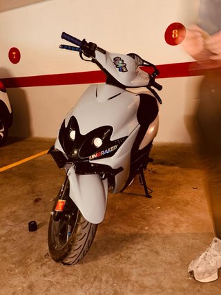 Yamaha Jog RR gris y negro