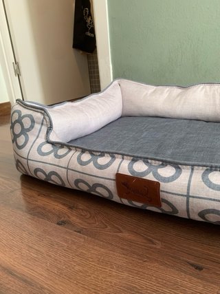 Cama para perro diseño floral Barcelona.