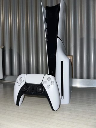 Consola Sony PS5 Slim Blanca y Negra