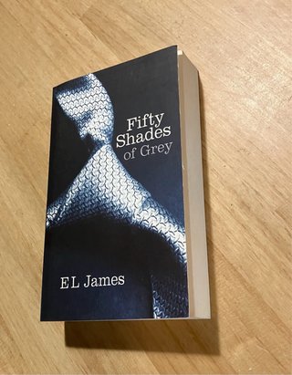 Fifty Shades of Grey. E. L. James.