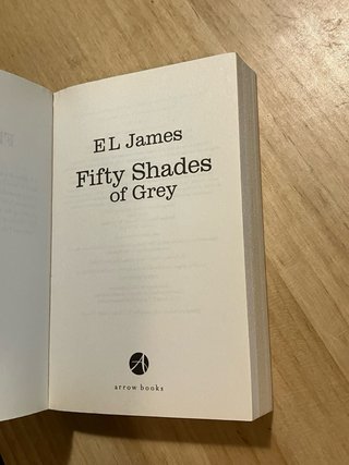 Fifty Shades of Grey. E. L. James.