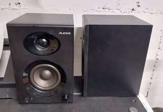 Pareja de monitores Alesis Elevate 3 MKII